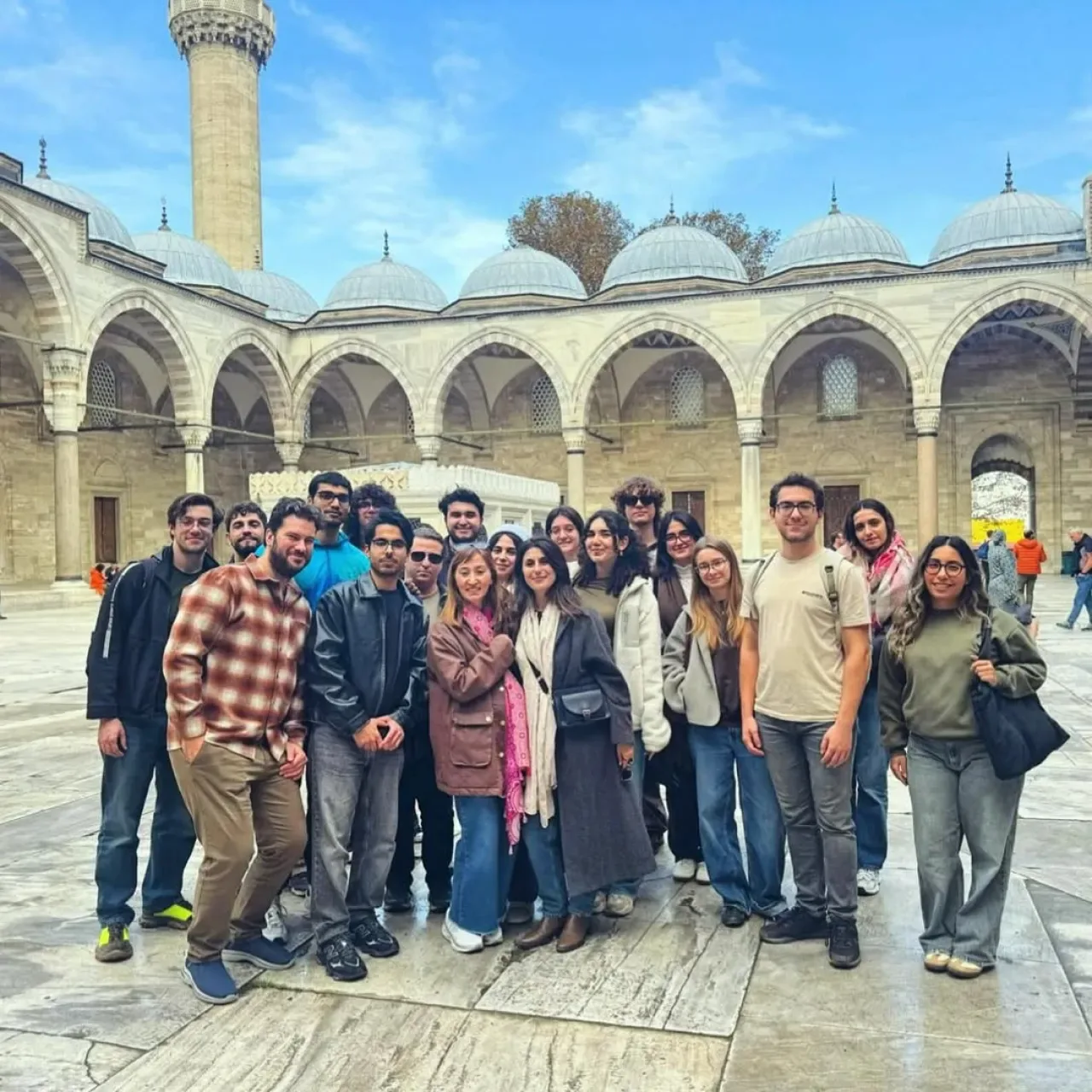 Sabancı Üniversitesi Öğrencileri İstanbul'un Sanat Hazinelerini Keşfetti Sabancı Üniversitesi Öğrencileri İstanbul'un Sanat Hazinelerini Keşfetti