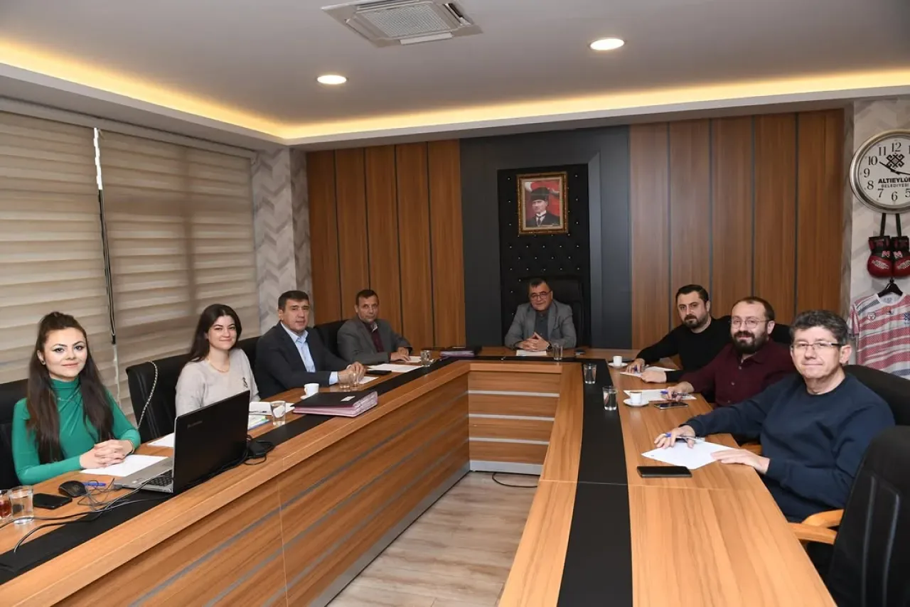 Altıeylül Belediyesi'nde Encümen Toplantısı Gerçekleştirildi Altıeylül Belediyesi'nde Encümen Toplantısı Gerçekleştirildi