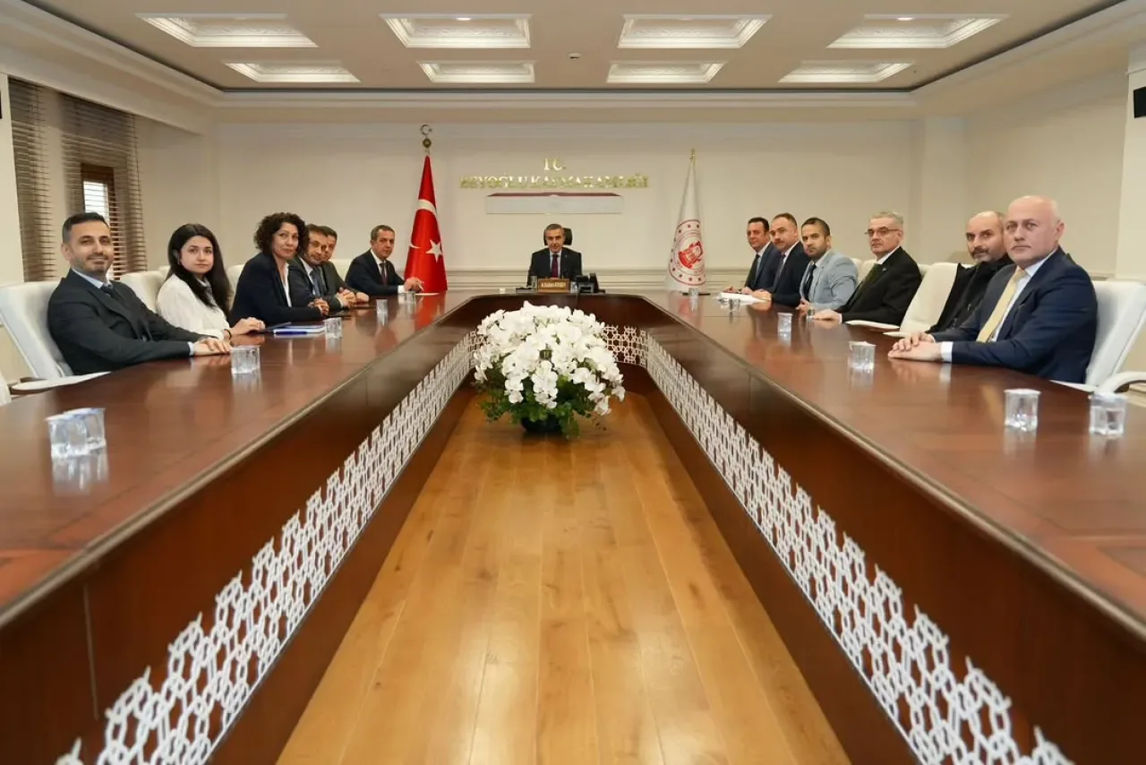 Beyoğlu'nda Çocuk Koruma ve Kadına Şiddetle Mücadele Toplantısı Yapıldı Beyoğlu'nda Çocuk Koruma ve Kadına Şiddetle Mücadele Toplantısı Yapıldı