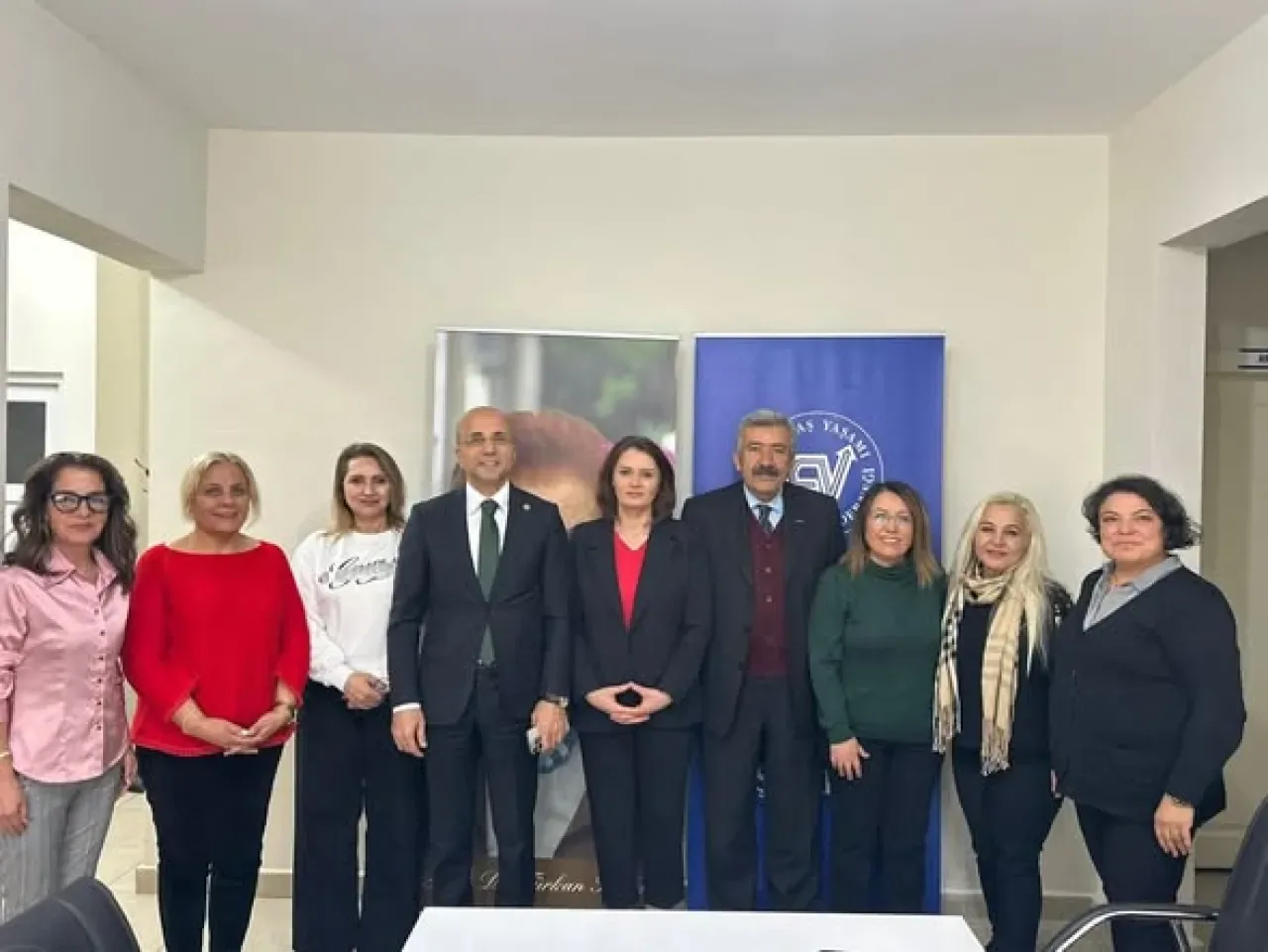 CHP'li Aşkın Genç ve ÇYDD Kayseri Şubesi, Cumhuriyet Meydanı'nda Mitinge Çağırıyor CHP'li Aşkın Genç ve ÇYDD Kayseri Şubesi, Cumhuriyet Meydanı'nda Mitinge Çağırıyor
