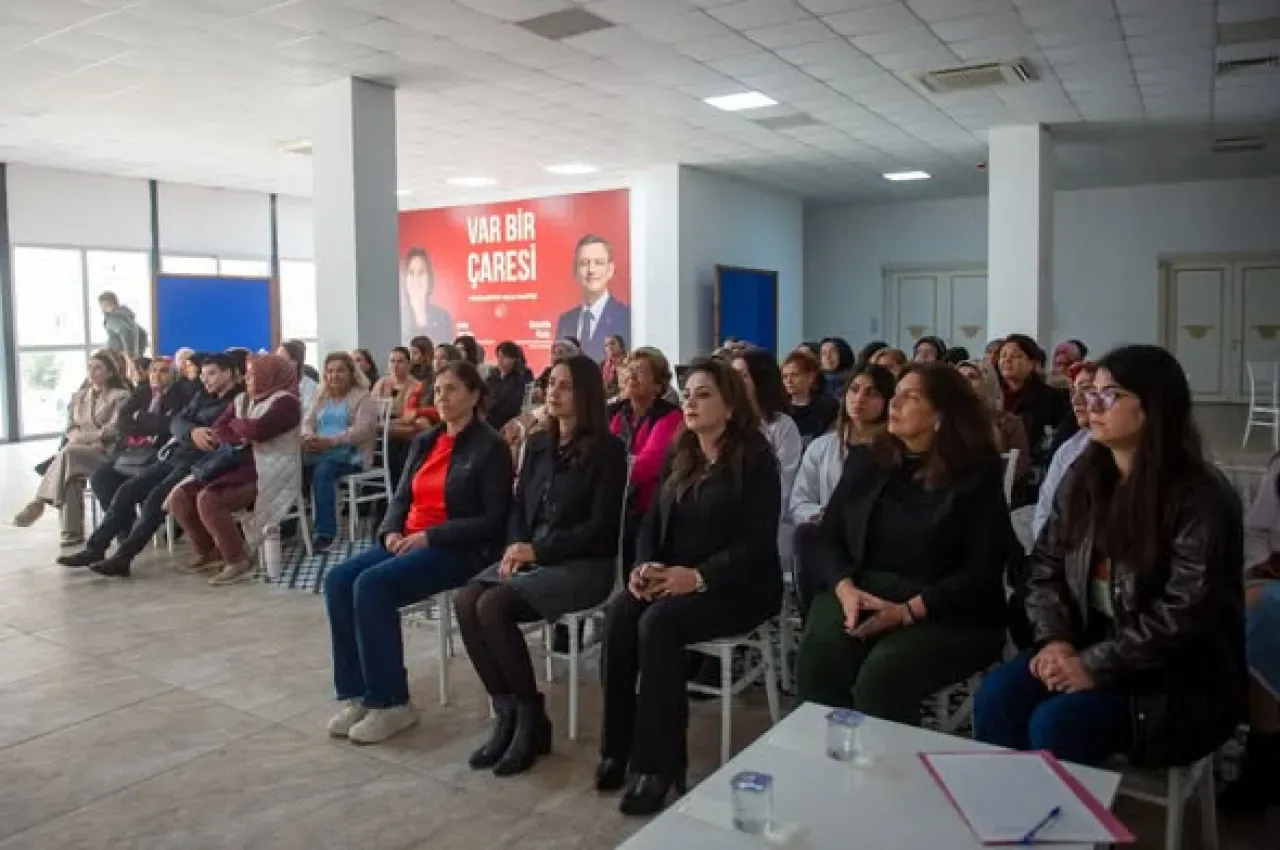 Adana'da Kadın Hakları ve Dijital Güvenlik Buluşması Düzenlendi Adana'da Kadın Hakları ve Dijital Güvenlik Buluşması Düzenlendi
