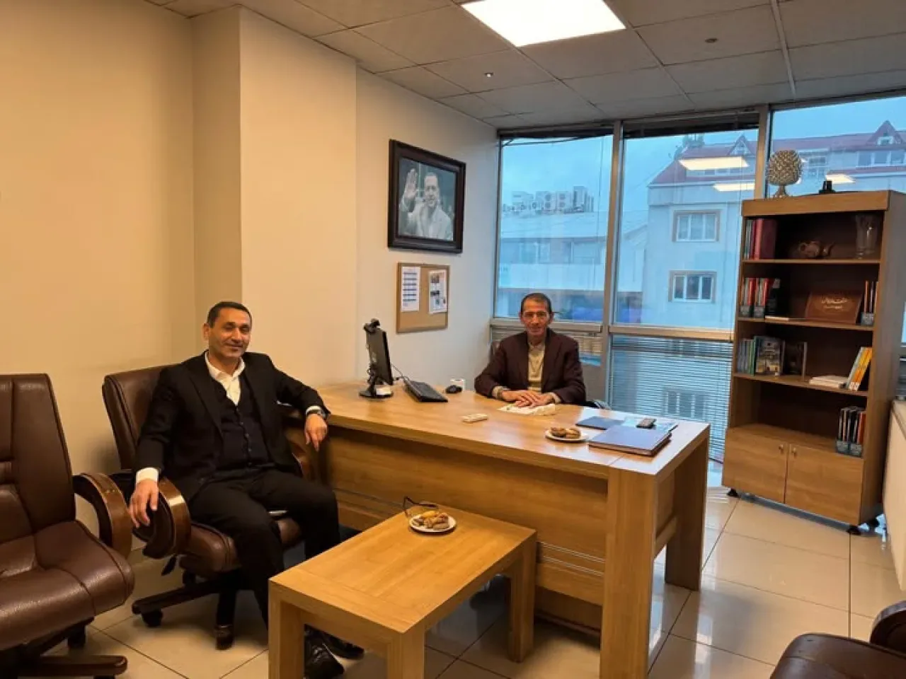 Arnavutköy'de AK Parti İlçe Başkanlığı'nda Hizmet Nöbeti Arnavutköy'de AK Parti İlçe Başkanlığı'nda Hizmet Nöbeti