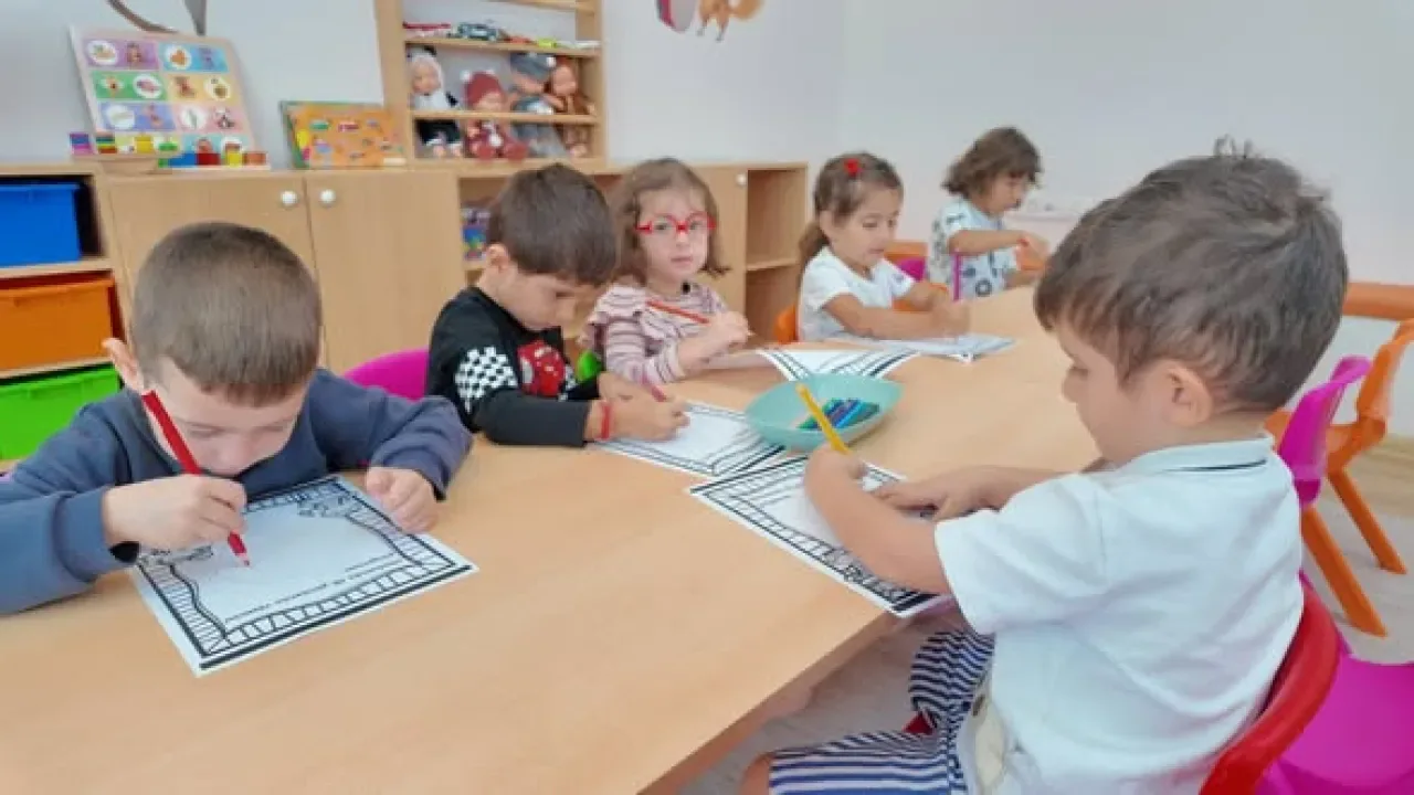Bağcılar'da Çocuk Şenliği: Renkli Oyunlar ve Mutlu Yüzler Bağcılar'da Çocuk Şenliği: Renkli Oyunlar ve Mutlu Yüzler
