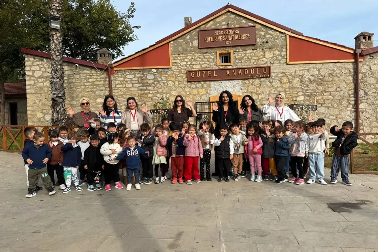Serik'te Öğrenciler Kültür ve Sanatla Buluşuyor Serik'te Öğrenciler Kültür ve Sanatla Buluşuyor