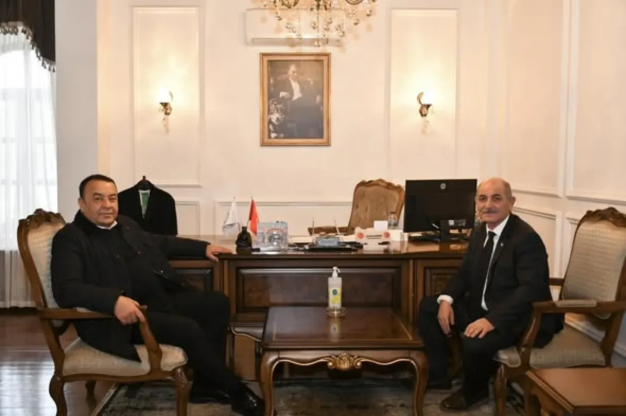CHP'li Beker, Kalecik Belediye Başkanı Karakoç'u Ziyaret Etti CHP'li Beker, Kalecik Belediye Başkanı Karakoç'u Ziyaret Etti