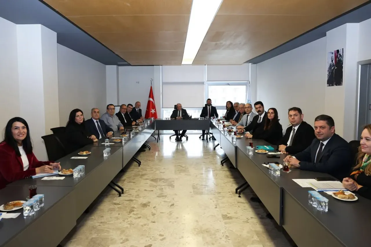 Bursa Nilüfer Belediye Başkanı Özdemir, Sanayi Temsilcileri ile Bir Araya Geldi Bursa Nilüfer Belediye Başkanı Özdemir, Sanayi Temsilcileri ile Bir Araya Geldi
