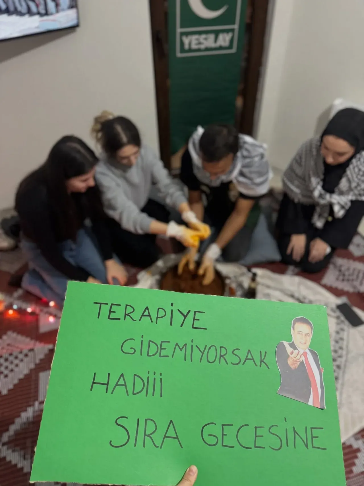 Yeşilay Sancaktepe'den Gönüllülerine Çiğ Köfte Partisi ve Sıra Gecesi Yeşilay Sancaktepe'den Gönüllülerine Çiğ Köfte Partisi ve Sıra Gecesi