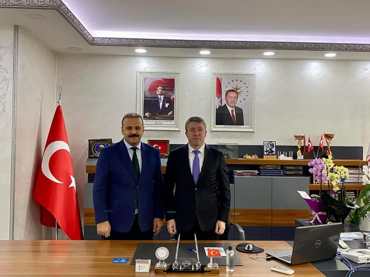 Avcılar İlçe Milli Eğitim Müdürü Şahin, Necati Tekbaş'ı Ziyaret Etti Avcılar İlçe Milli Eğitim Müdürü Şahin, Necati Tekbaş'ı Ziyaret Etti
