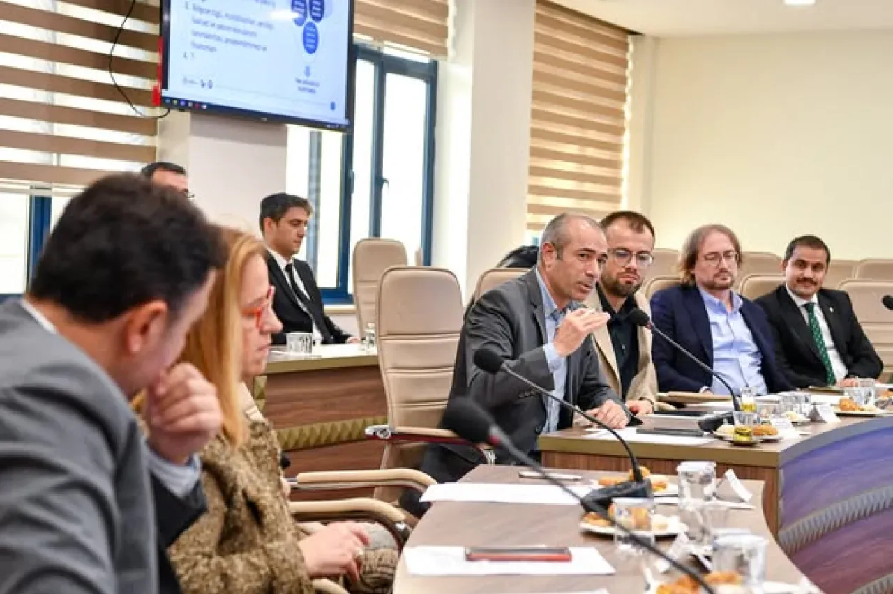 Batı Akdeniz Bölgesi'nde Akıllı Uzmanlaşma Stratejileri Görüşüldü Batı Akdeniz Bölgesi'nde Akıllı Uzmanlaşma Stratejileri Görüşüldü
