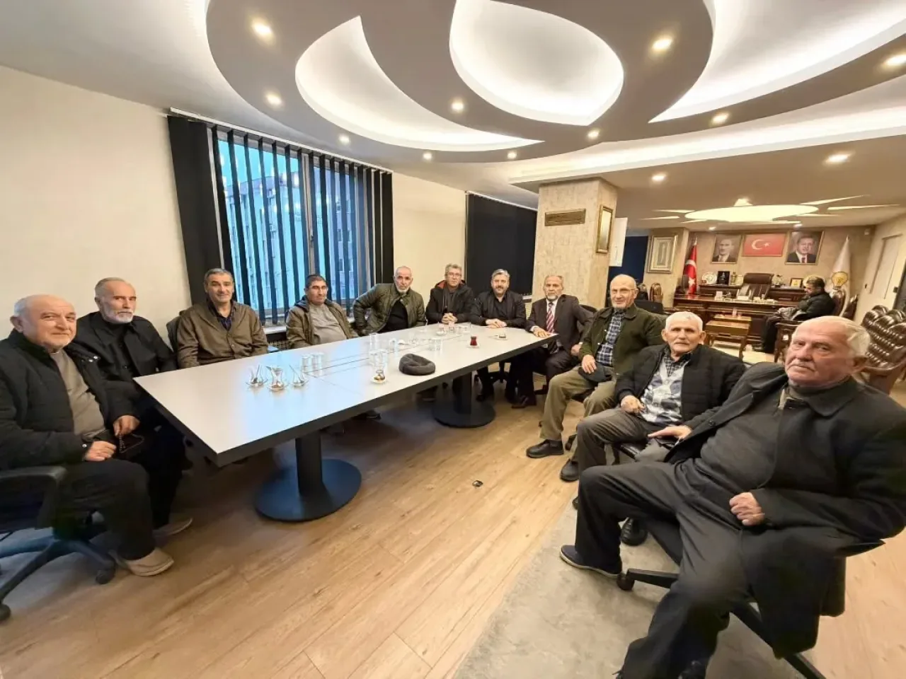 AK Parti Sincan İlçe Başkanı Mustafa Özcan, Şeyh Edebali Cami Derneği Yetkililerini Ağırladı AK Parti Sincan İlçe Başkanı Mustafa Özcan, Şeyh Edebali Cami Derneği Yetkililerini Ağırladı