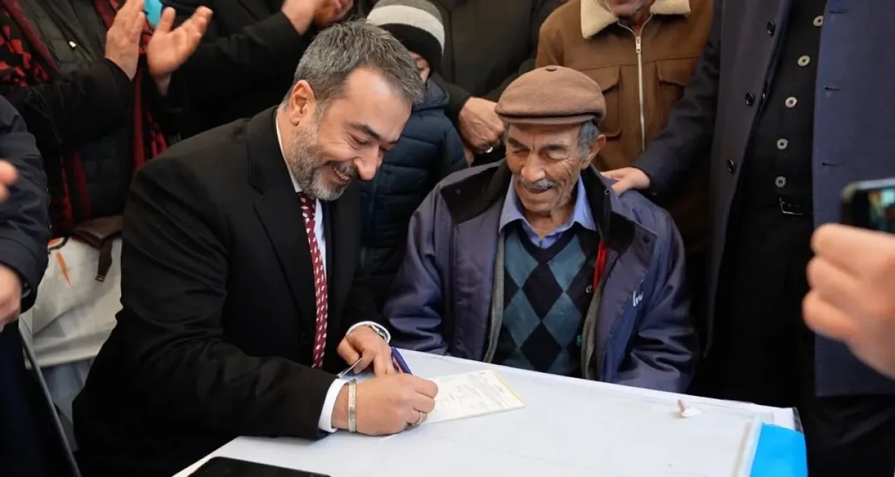 AK Parti Ankara'da 25 İlçede Sahada: Üye Kayıt Stantları Açıldı AK Parti Ankara'da 25 İlçede Sahada: Üye Kayıt Stantları Açıldı
