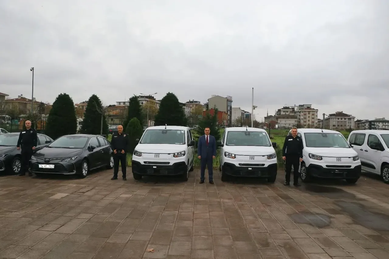 Sancaktepe İlçe Emniyet Müdürlüğü'ne 6 Yeni Hizmet Aracı Teslim Edildi Sancaktepe İlçe Emniyet Müdürlüğü'ne 6 Yeni Hizmet Aracı Teslim Edildi
