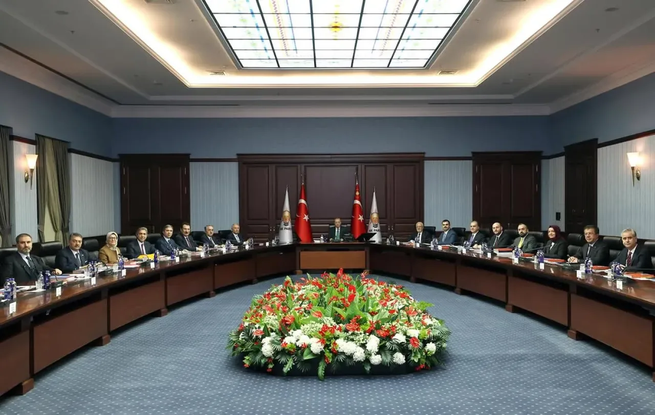 AK Parti'de Gündem Değerlendirmesi: İç ve Dış Siyasi Gelişmeler Masaya Yatırıldı AK Parti'de Gündem Değerlendirmesi: İç ve Dış Siyasi Gelişmeler Masaya Yatırıldı