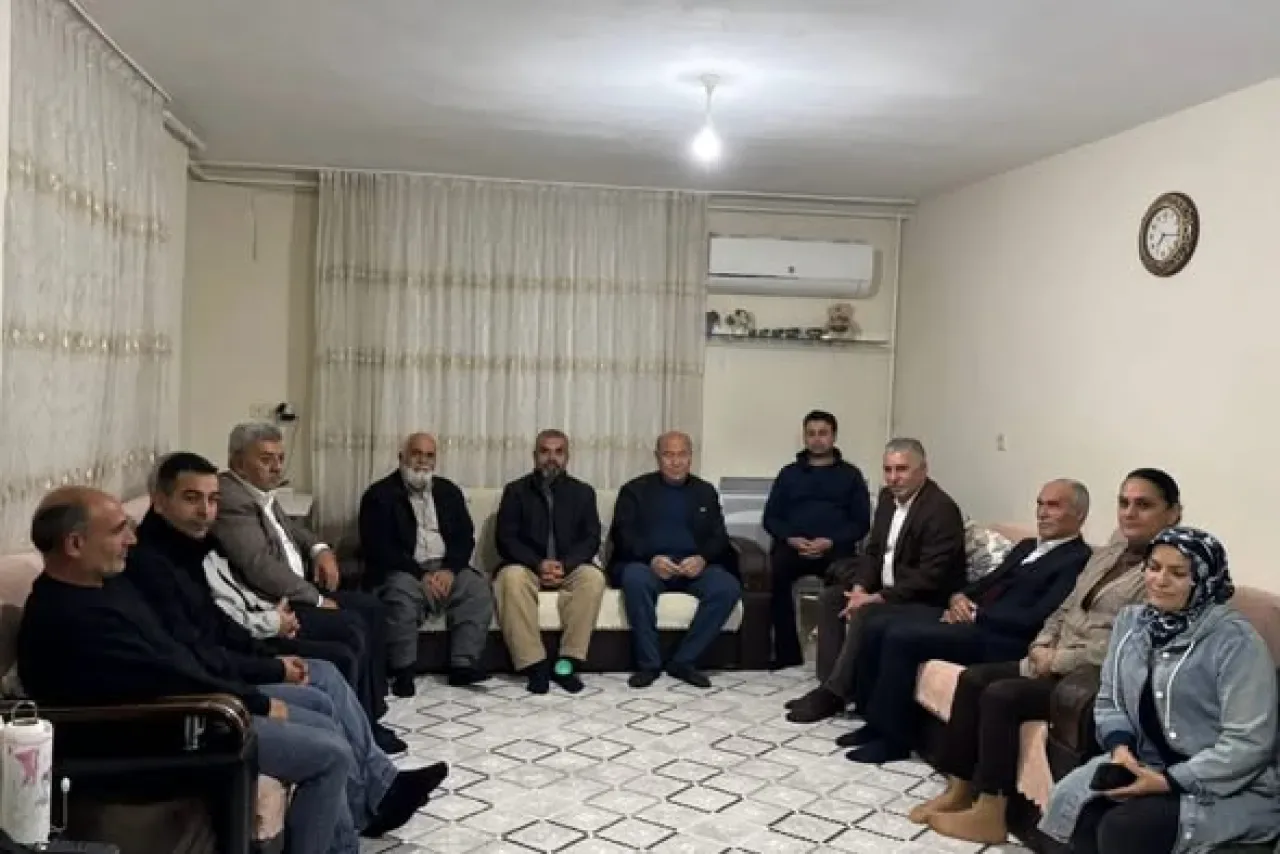 MHP Sarıçam'dan Komşuluk Bağlarını Güçlendiren Anlamlı Ziyaret MHP Sarıçam'dan Komşuluk Bağlarını Güçlendiren Anlamlı Ziyaret