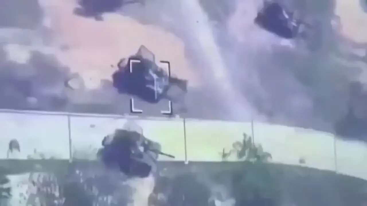 Tayland Askeri Güçleri Kamboçya Sınırına Yakın Bölgeyi Bombaladı Tayland Askeri Güçleri Kamboçya Sınırına Yakın Bölgeyi Bombaladı