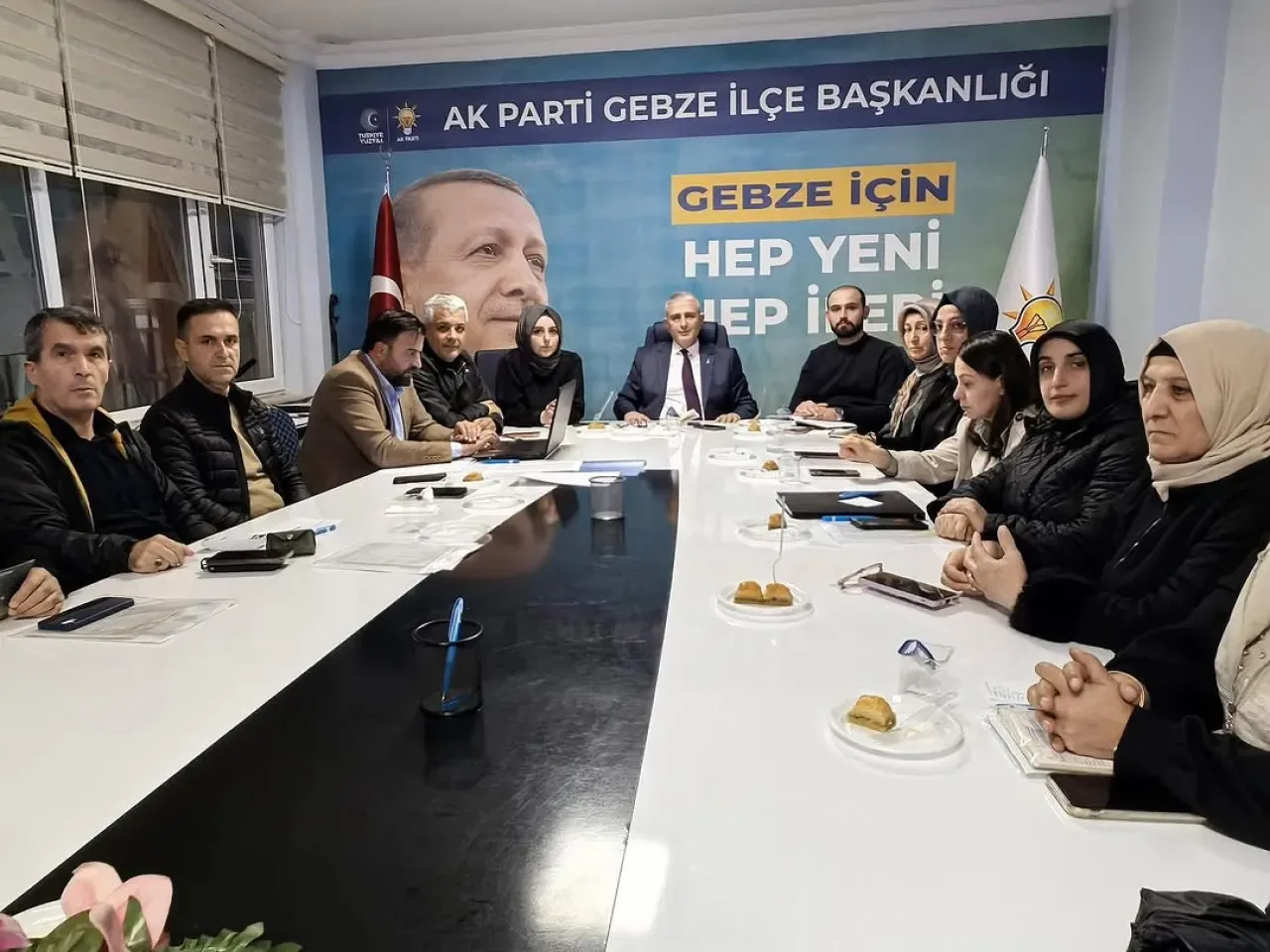 AK Parti Gebze İlçe Kadın Kolları Haftalık Toplantısını Gerçekleştirdi AK Parti Gebze İlçe Kadın Kolları Haftalık Toplantısını Gerçekleştirdi