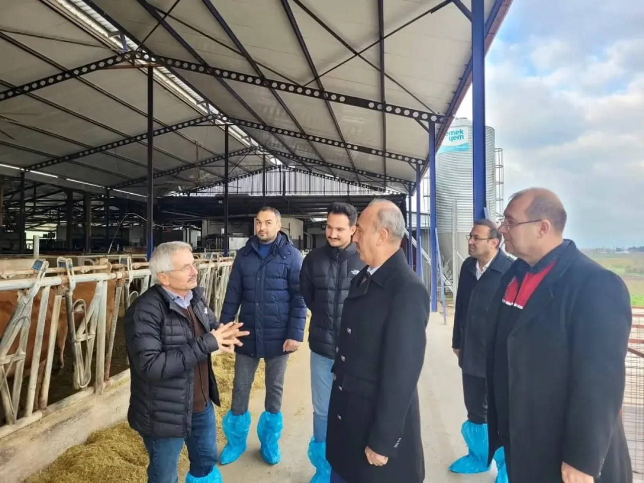 Balıkesir'de Tam Otomasyonlu Büyükbaş Çiftlikleri ile Sürdürülebilir Hayvancılık Balıkesir'de Tam Otomasyonlu Büyükbaş Çiftlikleri ile Sürdürülebilir Hayvancılık
