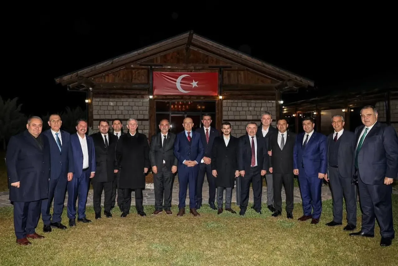 Ankara'da Belediye Başkanları Huzur ve Mutluluk İçin Bir Araya Geldi Ankara'da Belediye Başkanları Huzur ve Mutluluk İçin Bir Araya Geldi