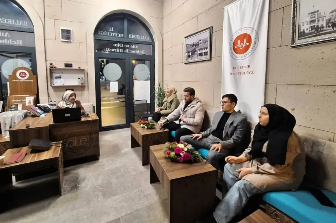 Balıkesir'de Evlilik Öncesi Çiftlere Özel Seminer Düzenlendi Balıkesir'de Evlilik Öncesi Çiftlere Özel Seminer Düzenlendi