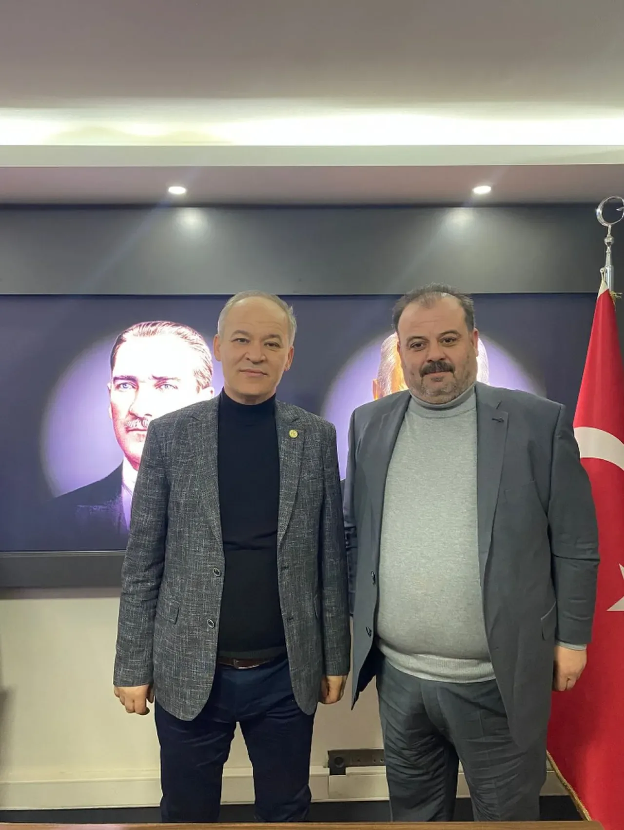 MHP Balıkesir'de Eski Yönetimden Anlamlı Ziyaret MHP Balıkesir'de Eski Yönetimden Anlamlı Ziyaret