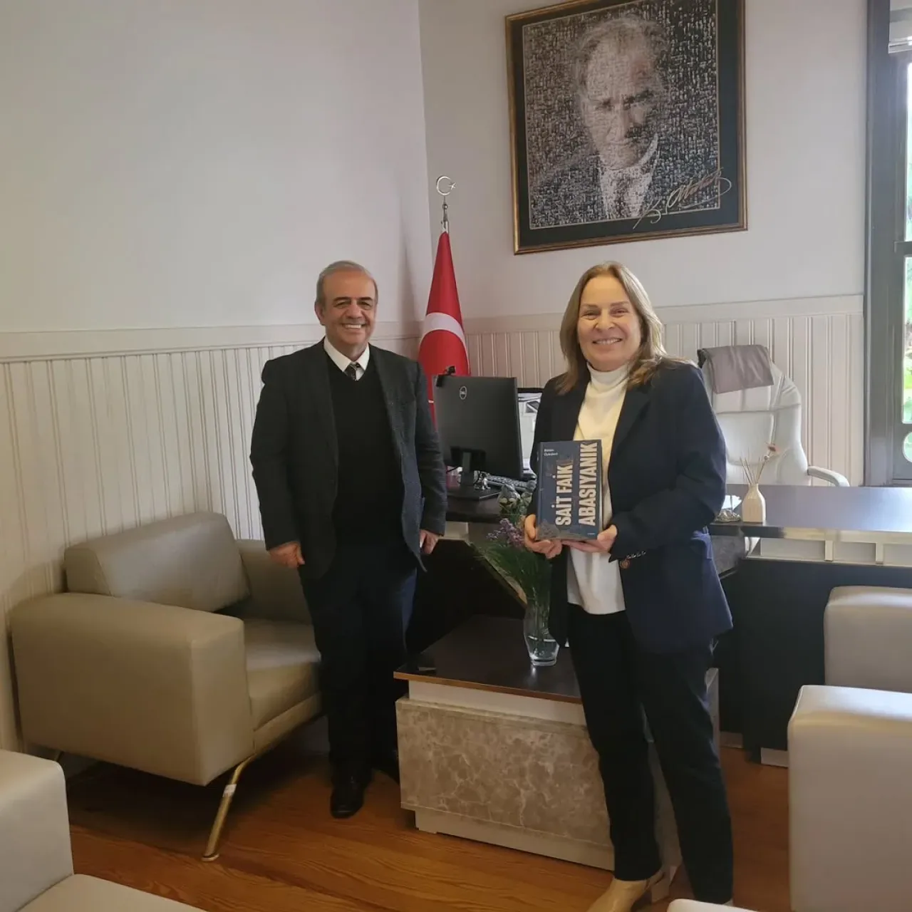 Prof. Dr. Yakup Çelik, Adalar İlçe Milli Eğitim Müdürü Neşe Vural'ı Ziyaret Etti Prof. Dr. Yakup Çelik, Adalar İlçe Milli Eğitim Müdürü Neşe Vural'ı Ziyaret Etti