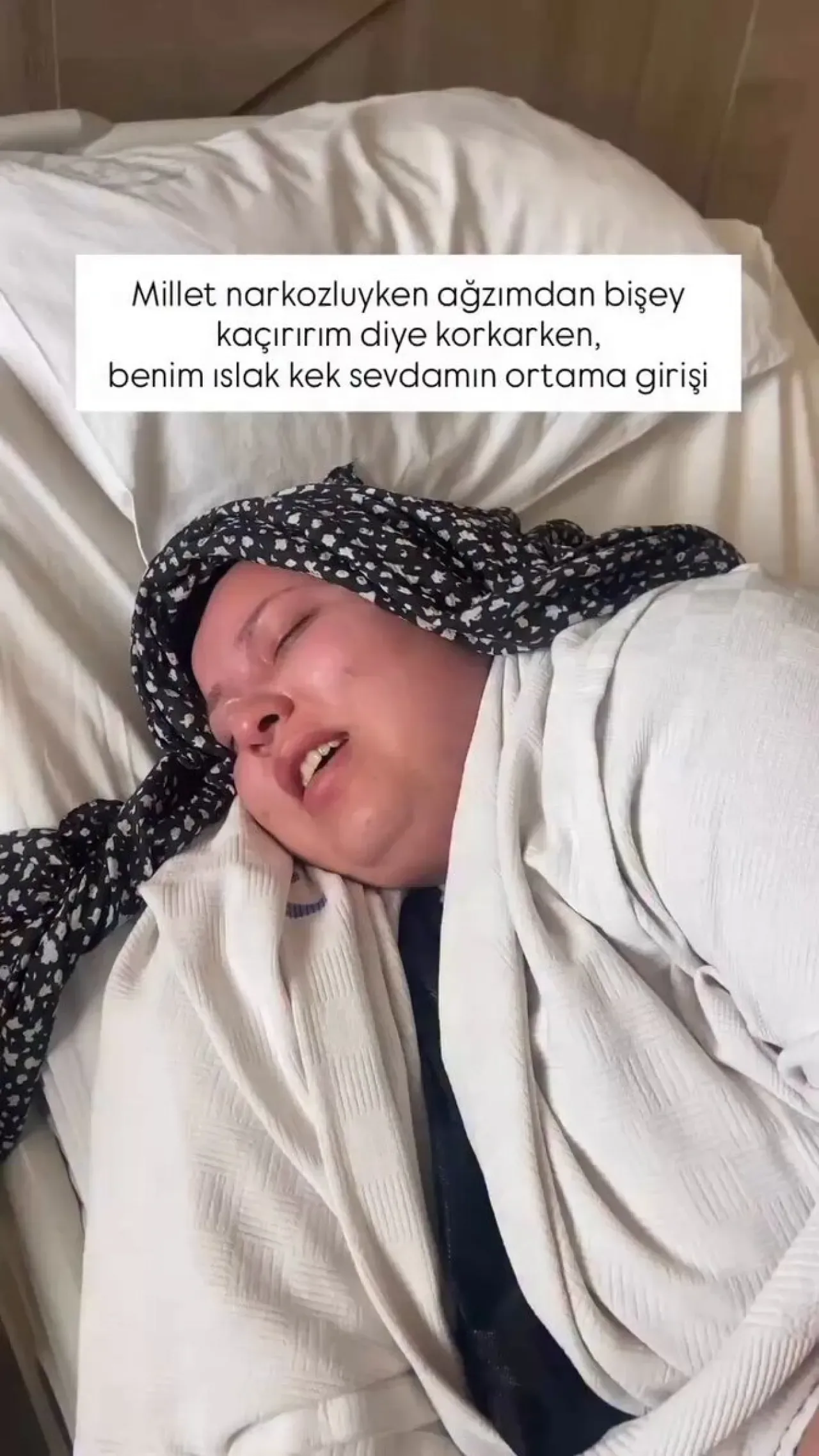 Ameliyat Sonrası Narkoz Etkisinde Islak Kek İçin Ağlayan Kadının Videosu Sosyal Medyada Olay Oldu Ameliyat Sonrası Narkoz Etkisinde Islak Kek İçin Ağlayan Kadının Videosu Sosyal Medyada Olay Oldu