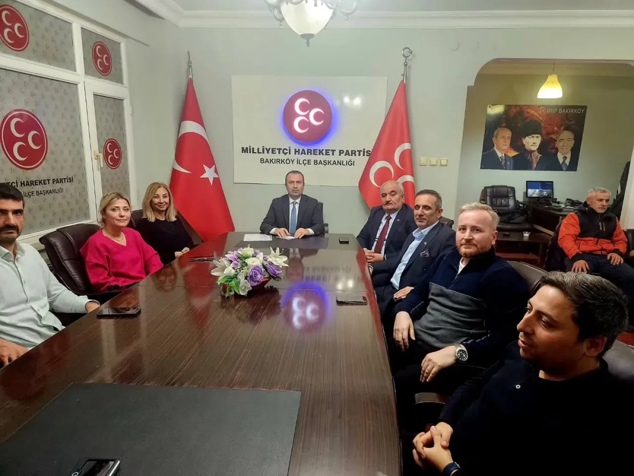 MHP Bakırköy İlçe Başkanlığı'nda Yönetim Kurulu Toplantısı Gerçekleştirildi MHP Bakırköy İlçe Başkanlığı'nda Yönetim Kurulu Toplantısı Gerçekleştirildi