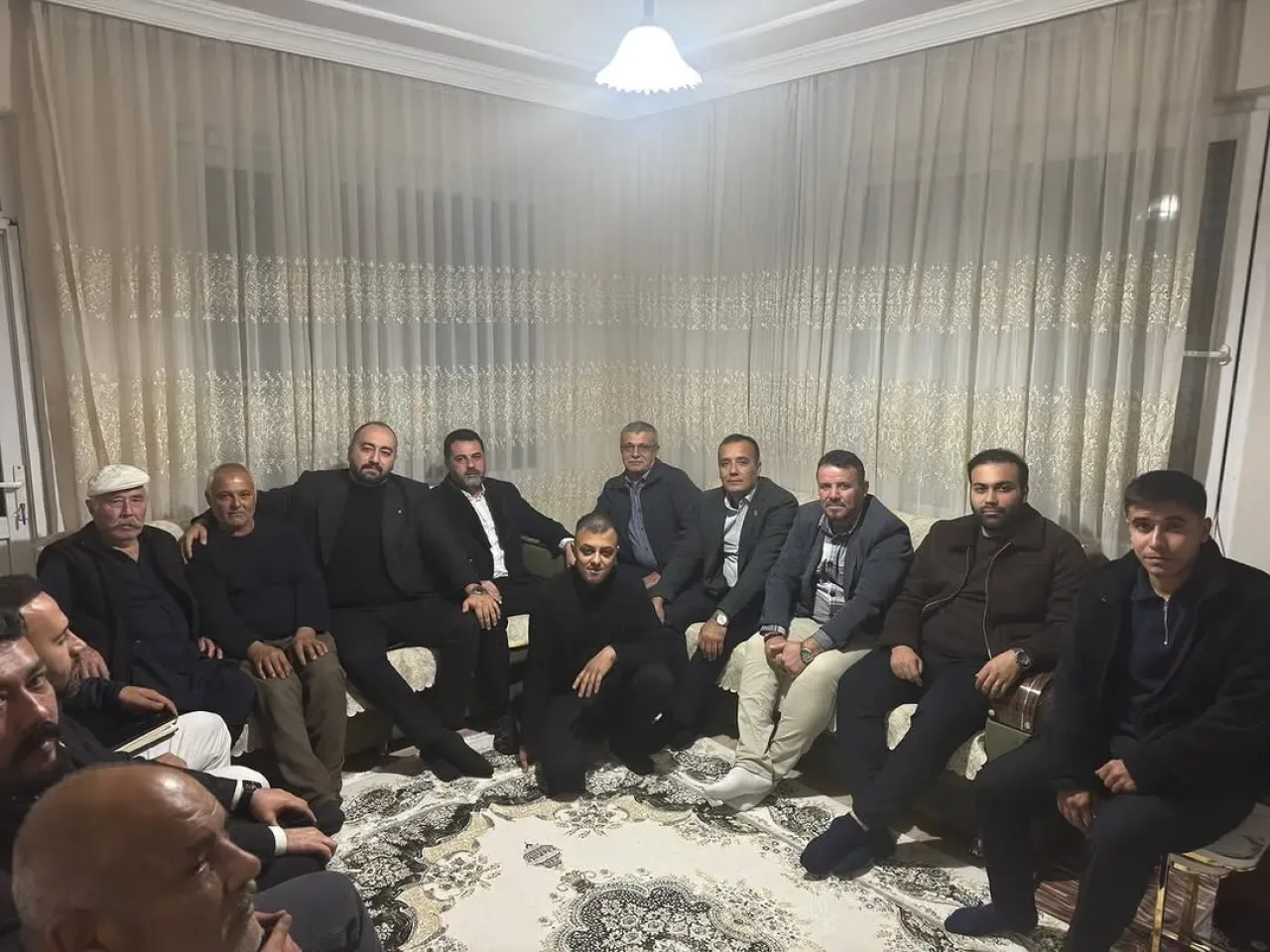 MHP Kepez İlçe Teşkilatından Esnaf ve Vatandaş Ziyaretleri MHP Kepez İlçe Teşkilatından Esnaf ve Vatandaş Ziyaretleri