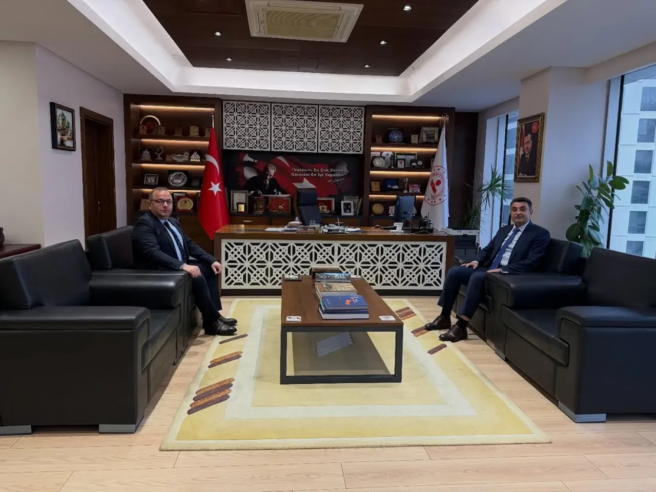 Esenyurt Kaymakamı Çobanoğlu'na Kağıthane'den Nezaket Ziyareti Esenyurt Kaymakamı Çobanoğlu'na Kağıthane'den Nezaket Ziyareti