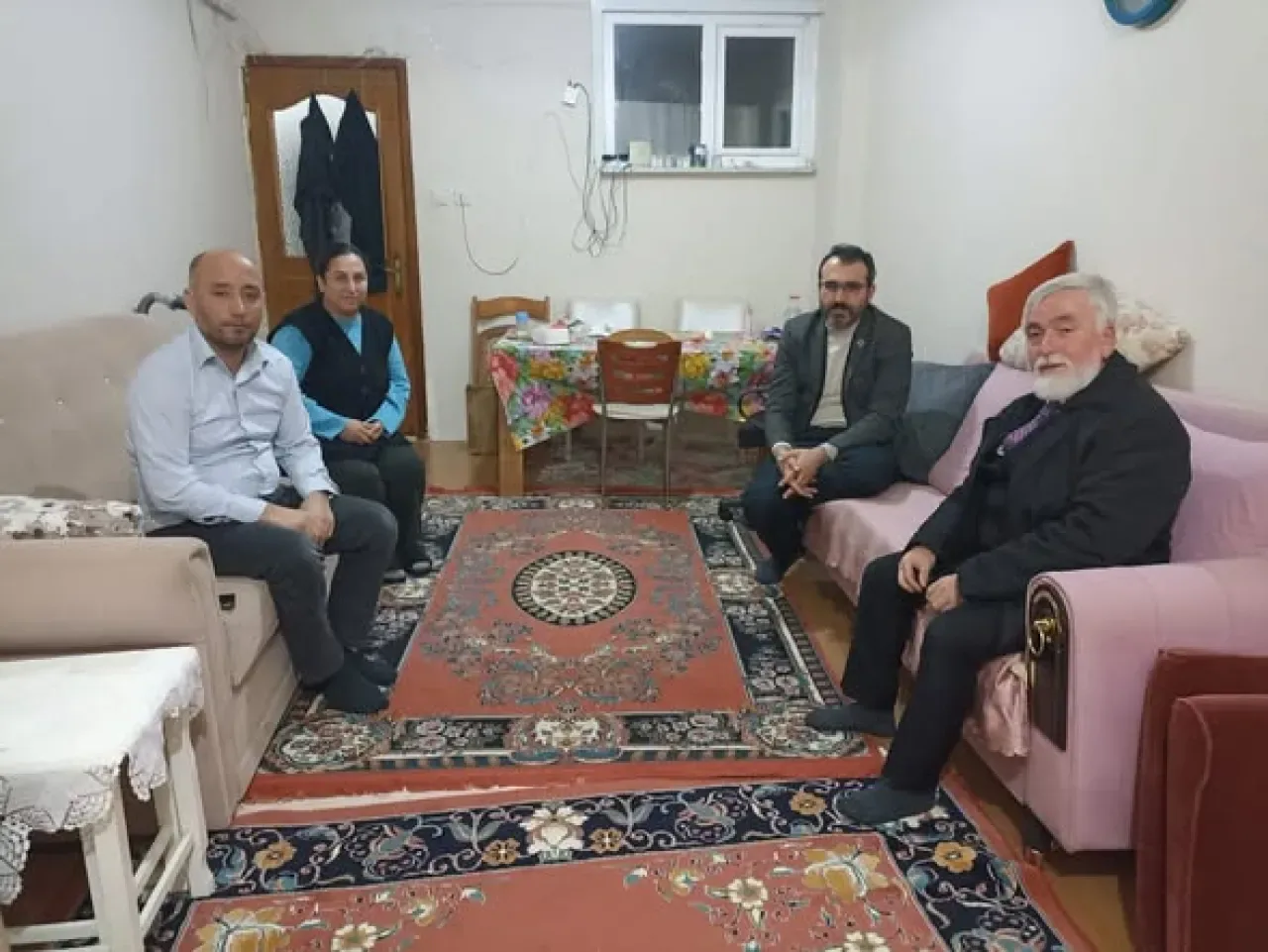 MHP Bağcılar'dan Vatandaş Ziyareti: Yalçınkaya Ailesi'nin Kapısı Çalındı MHP Bağcılar'dan Vatandaş Ziyareti: Yalçınkaya Ailesi'nin Kapısı Çalındı