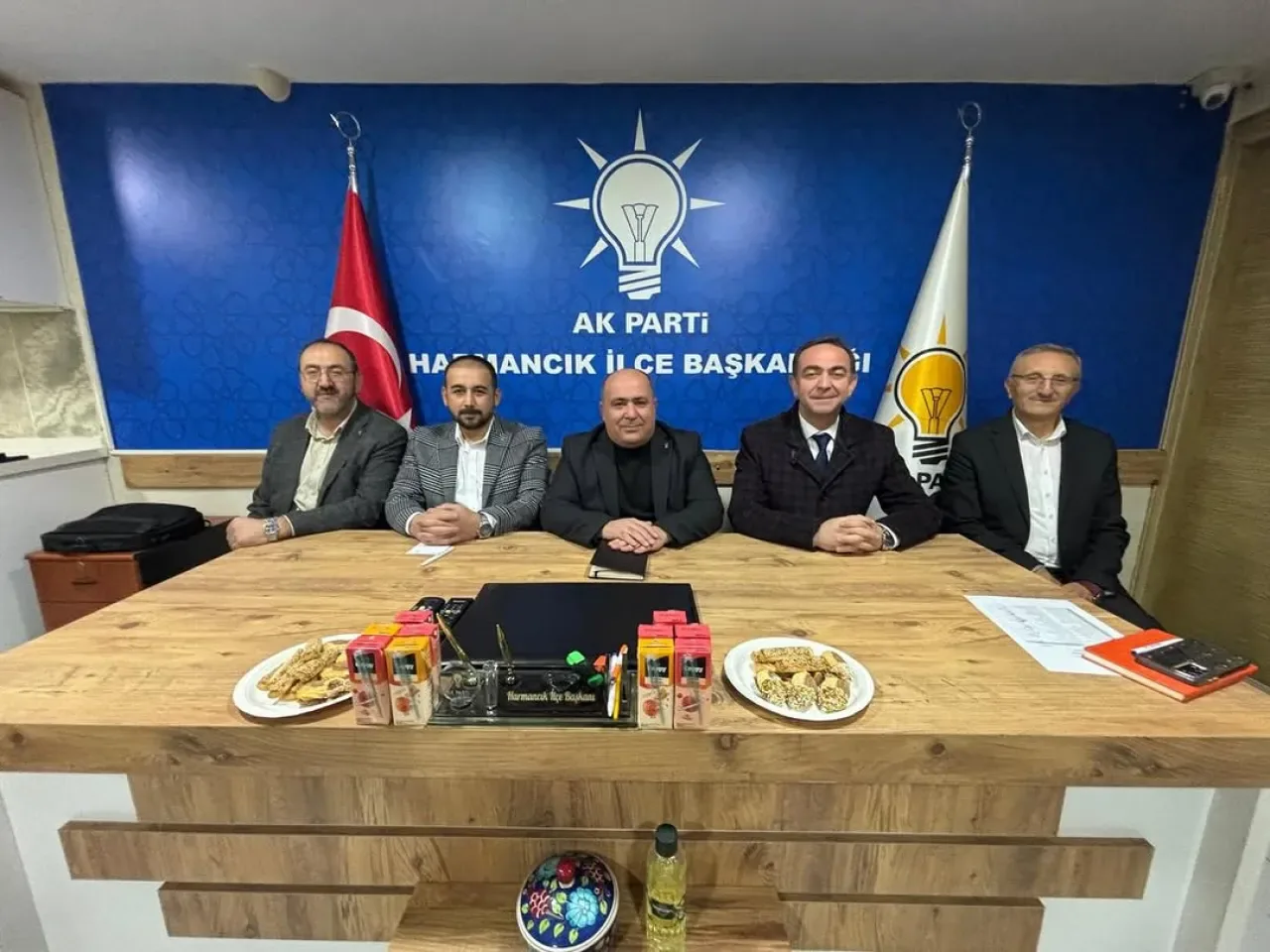 Bursa'da Keles Belediye Başkanı Harmancık İlçe Başkanlığı'nı Ziyaret Etti Bursa'da Keles Belediye Başkanı Harmancık İlçe Başkanlığı'nı Ziyaret Etti