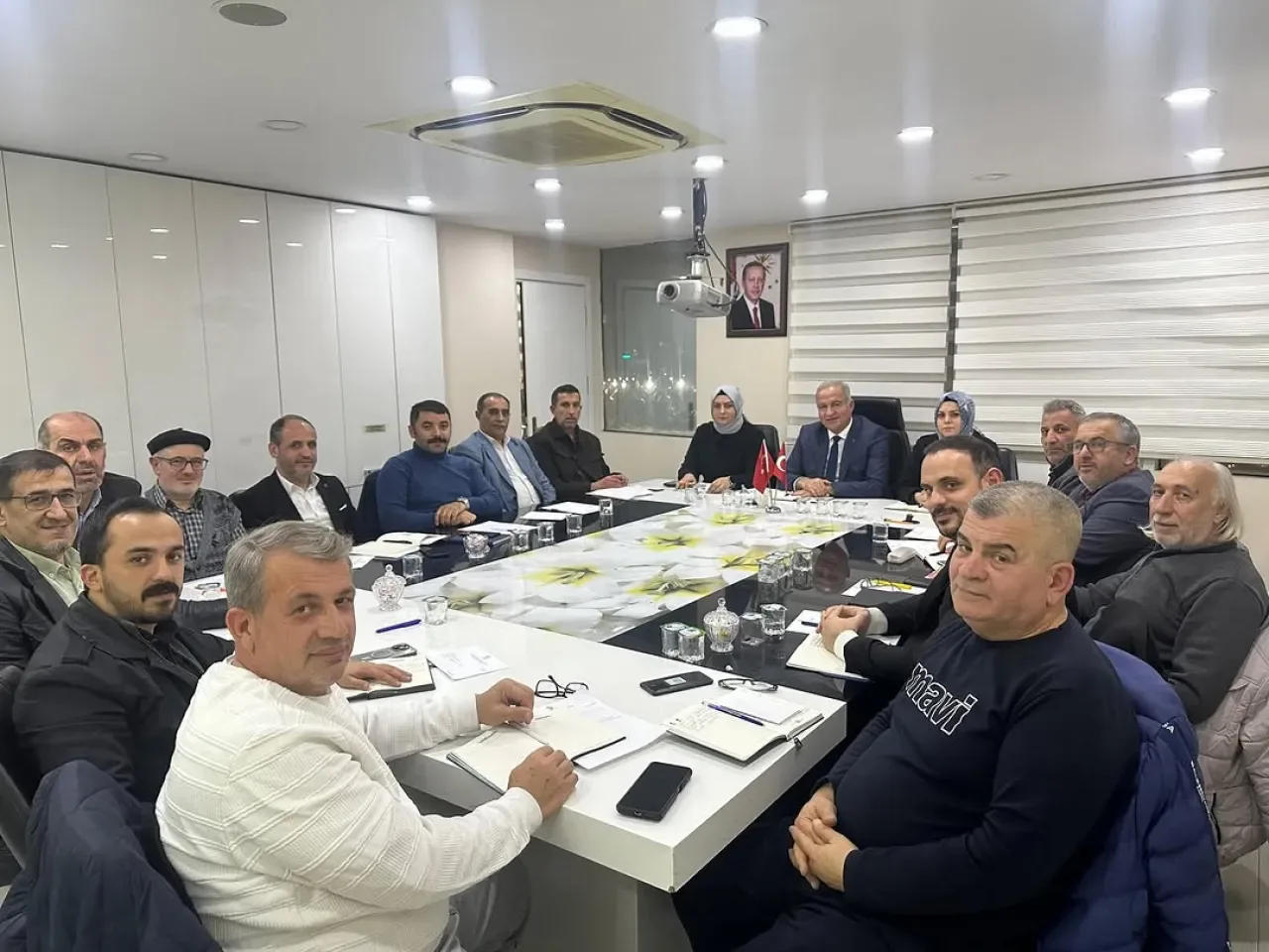 AK Parti Gaziosmanpaşa'da Mahalle Başkanları ile Yol Haritası Belirlendi AK Parti Gaziosmanpaşa'da Mahalle Başkanları ile Yol Haritası Belirlendi