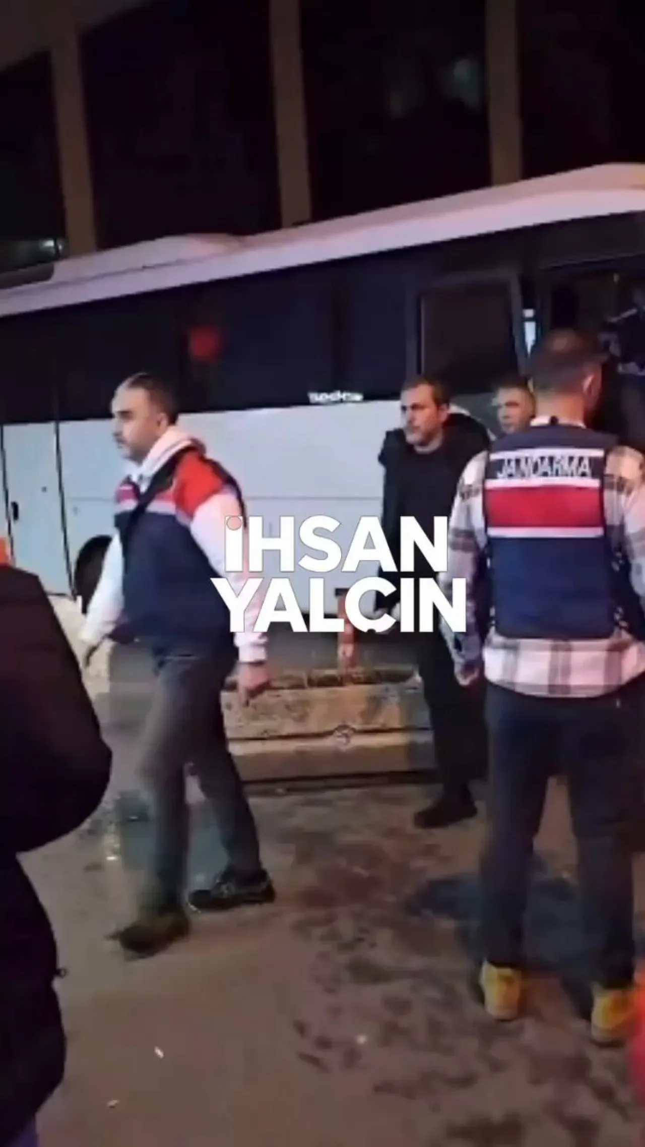 Gazeteci Mehmet Akif Ersoy'un Gözaltı Görüntüleri Yayınlandı Gazeteci Mehmet Akif Ersoy'un Gözaltı Görüntüleri Yayınlandı