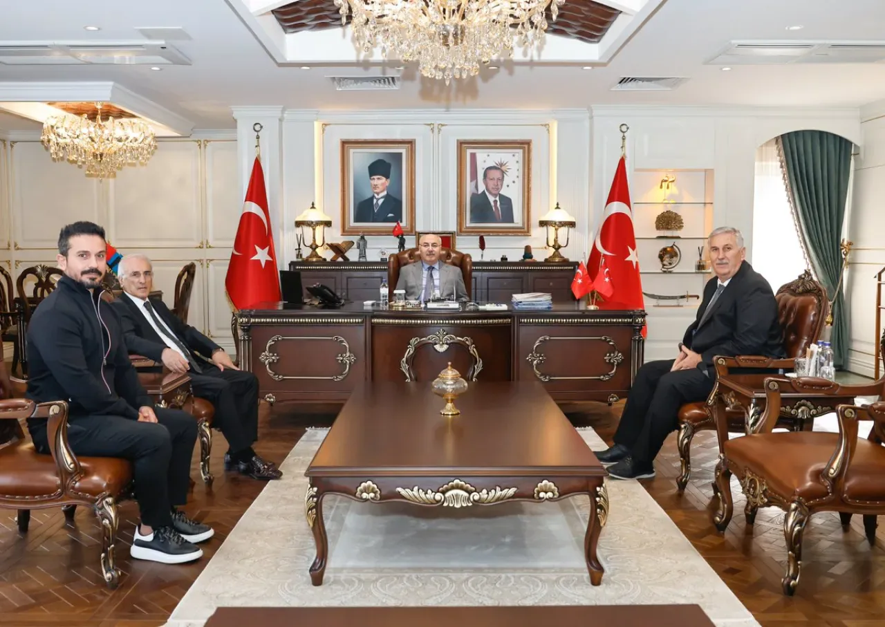 Adana Valisi Kosger, Türk Kızılay Yüreğir Şube Yöneticilerini Kabul Etti Adana Valisi Kosger, Türk Kızılay Yüreğir Şube Yöneticilerini Kabul Etti