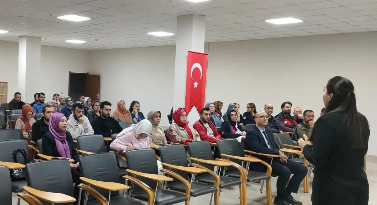 Konya'da 112 Acil Çağrı Merkezi Personeline Şiddetle Mücadele Eğitimi Konya'da 112 Acil Çağrı Merkezi Personeline Şiddetle Mücadele Eğitimi