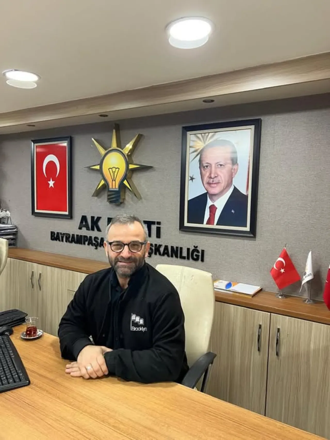 AK Parti Bayrampaşa İlçe Başkanlığı'nda Vatandaş Nöbeti AK Parti Bayrampaşa İlçe Başkanlığı'nda Vatandaş Nöbeti