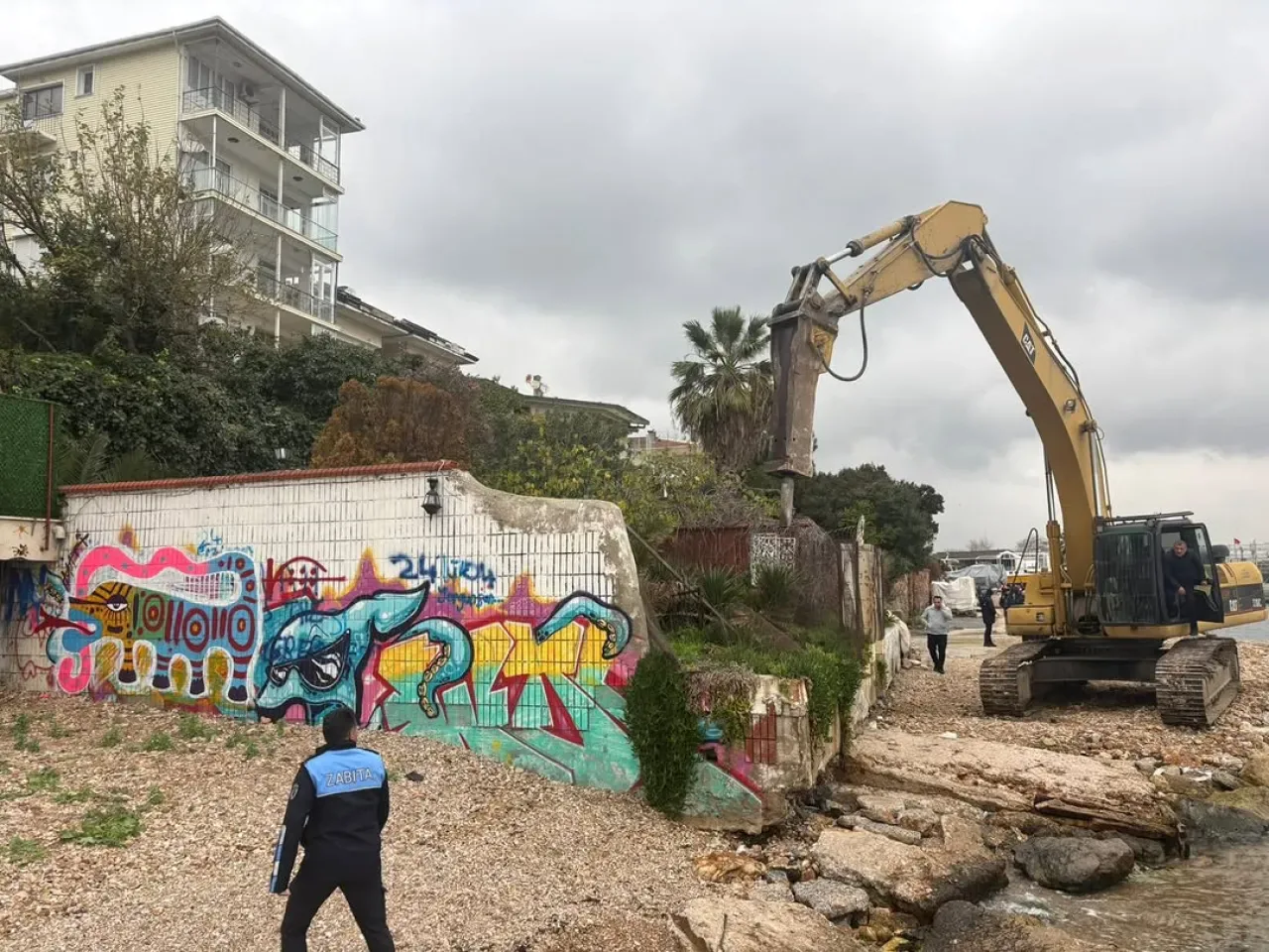 Adalar'da İzinsiz Yapı Kaldırıldı, Pazar Denetimi ve Altyapı Çalışmaları Yapıldı Adalar'da İzinsiz Yapı Kaldırıldı, Pazar Denetimi ve Altyapı Çalışmaları Yapıldı