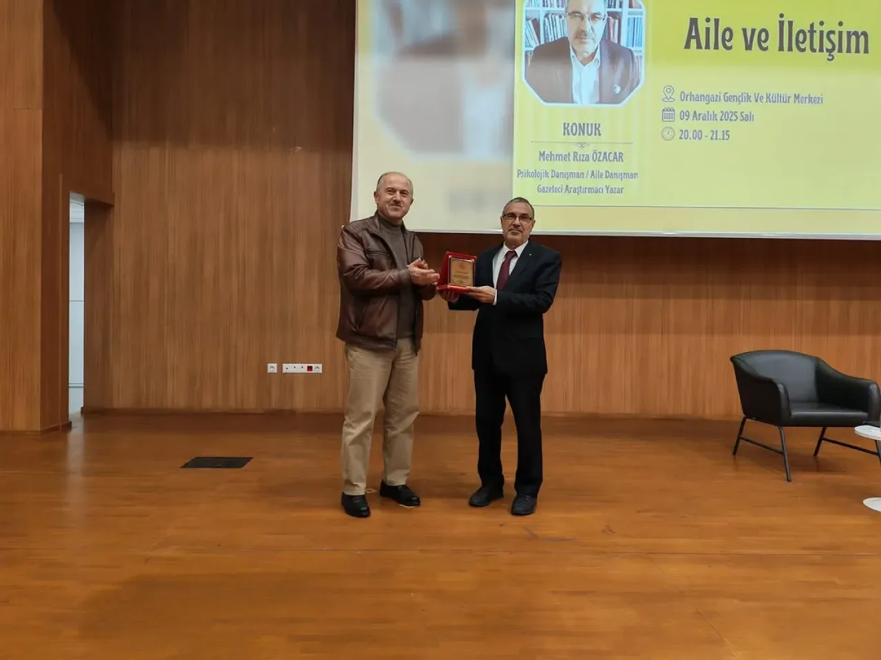 Orhangazi'de Aile ve İletişim Konferansı Düzenlendi Orhangazi'de Aile ve İletişim Konferansı Düzenlendi