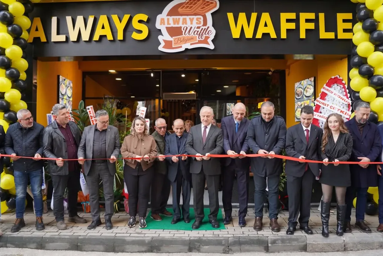 Orhangazi'de Yeni Waffle Dükkanı Açıldı Orhangazi'de Yeni Waffle Dükkanı Açıldı