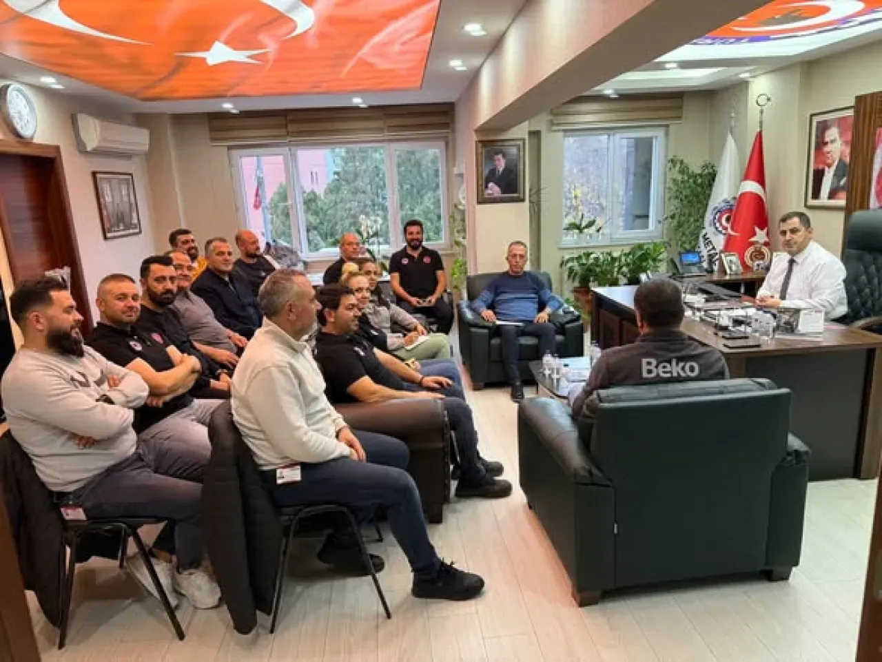 Türk Metal Sendikası Ankara Şubesi'nde Mess İşyerleri Temsilcileri ile Önemli Toplantı Türk Metal Sendikası Ankara Şubesi'nde Mess İşyerleri Temsilcileri ile Önemli Toplantı
