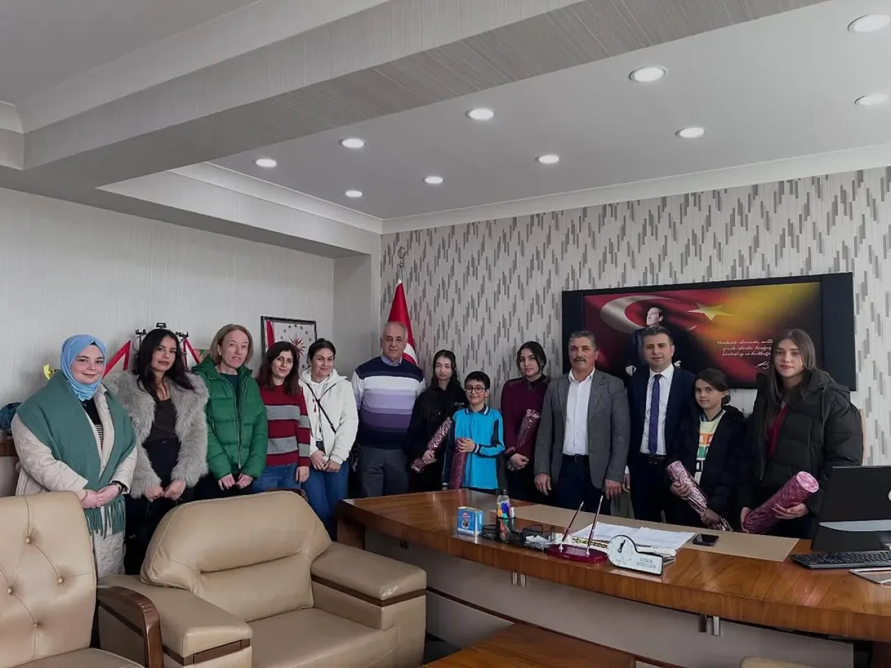 Şereflikoçhisar'da Öğrenciler Sözlük Tasarım Yarışmasıyla Ödüllendirildi Şereflikoçhisar'da Öğrenciler Sözlük Tasarım Yarışmasıyla Ödüllendirildi