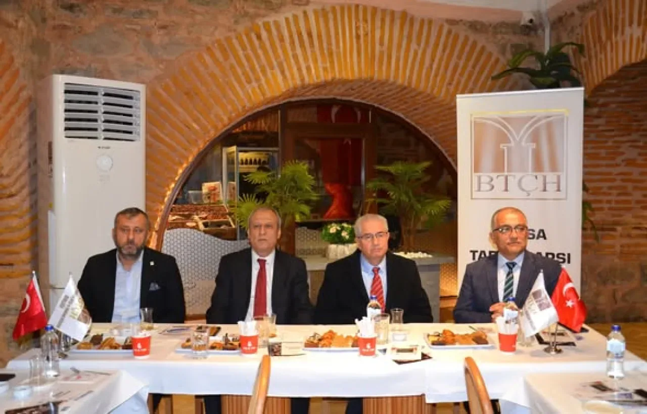 Bursa'da Kapalı Çarşı Esnafına Tütün Yasası Bilgilendirmesi Bursa'da Kapalı Çarşı Esnafına Tütün Yasası Bilgilendirmesi