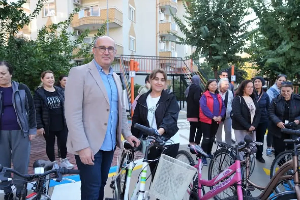 Alanya'da Kadınlara Ücretsiz Bisiklet Eğitimi Başladı Alanya'da Kadınlara Ücretsiz Bisiklet Eğitimi Başladı