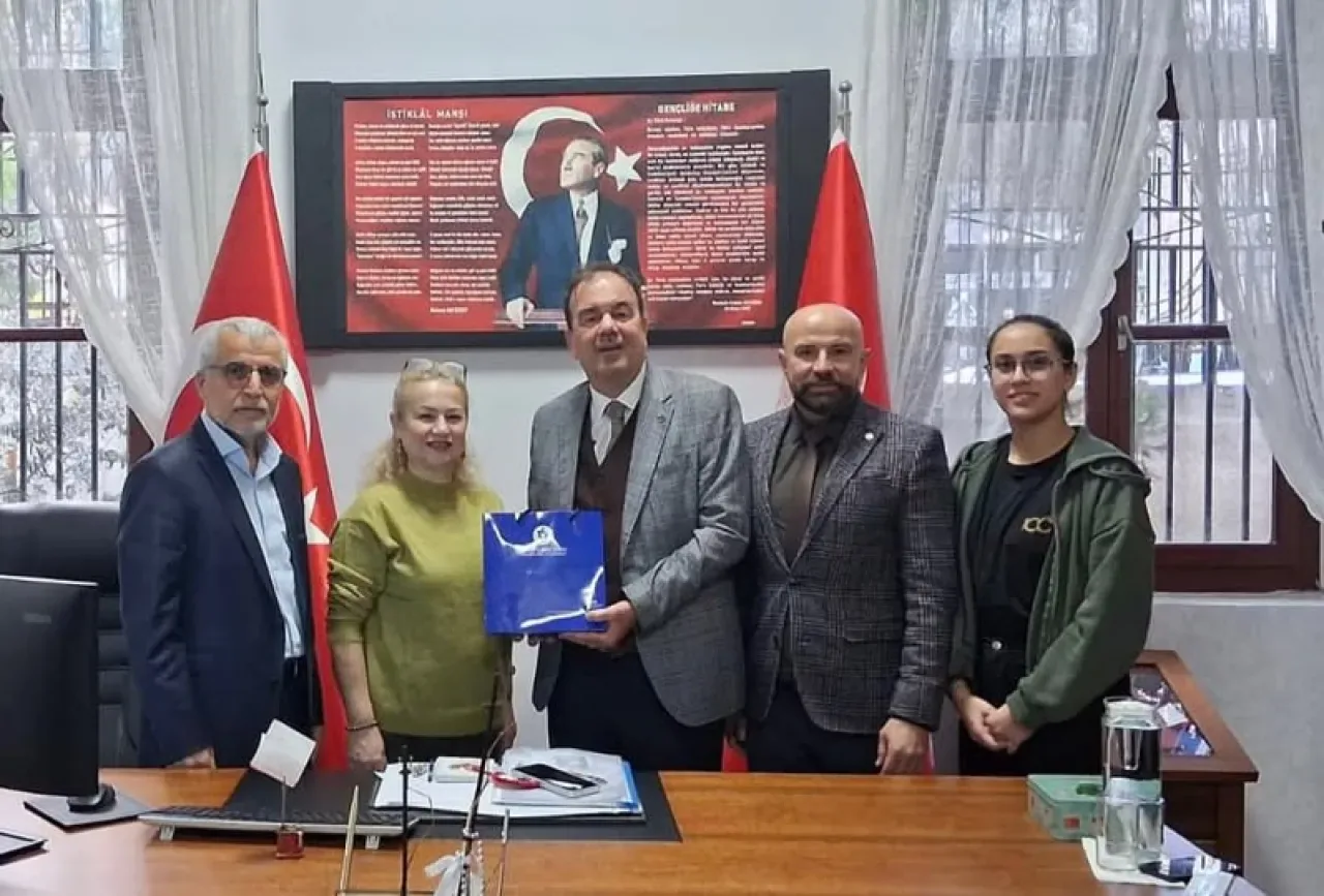 İzmir Ticaret Odası'ndan Meslek Lisesine İş Birliği Ziyareti İzmir Ticaret Odası'ndan Meslek Lisesine İş Birliği Ziyareti