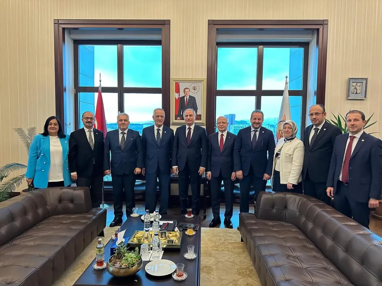 AK Parti Bursa Heyeti, Efkan Ala ile Görüştü AK Parti Bursa Heyeti, Efkan Ala ile Görüştü