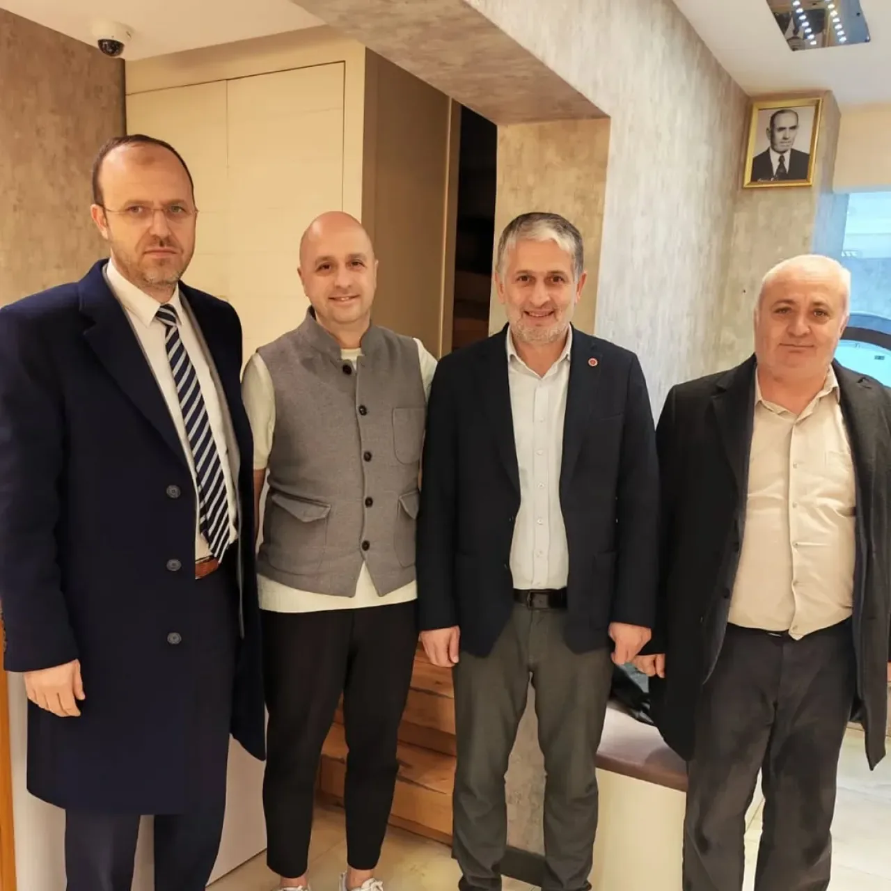 Saadet Partisi Bursa İl Başkanı Hamza Gürsel, Kuyumcu İbrahim İleri'yi Ziyaret Etti Saadet Partisi Bursa İl Başkanı Hamza Gürsel, Kuyumcu İbrahim İleri'yi Ziyaret Etti
