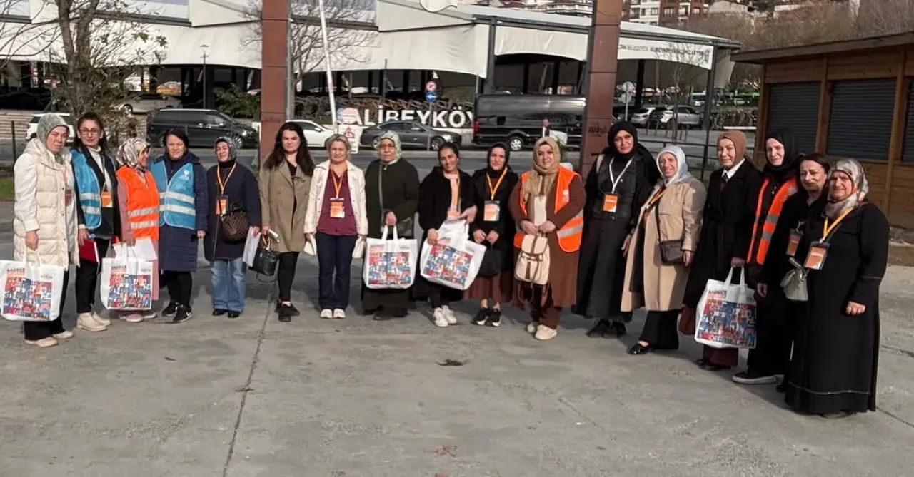 AK Parti Eyüpsultan Kadın Kolları, Kapı Kapı Dolaşarak Vatandaşlarla Buluşuyor AK Parti Eyüpsultan Kadın Kolları, Kapı Kapı Dolaşarak Vatandaşlarla Buluşuyor