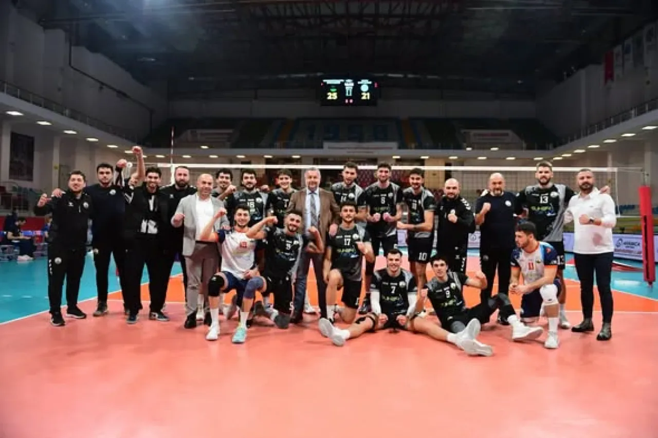 Osmangazi Belediyespor Voleybolda Arkas Spor'u 3-0 Mağlup Etti Osmangazi Belediyespor Voleybolda Arkas Spor'u 3-0 Mağlup Etti