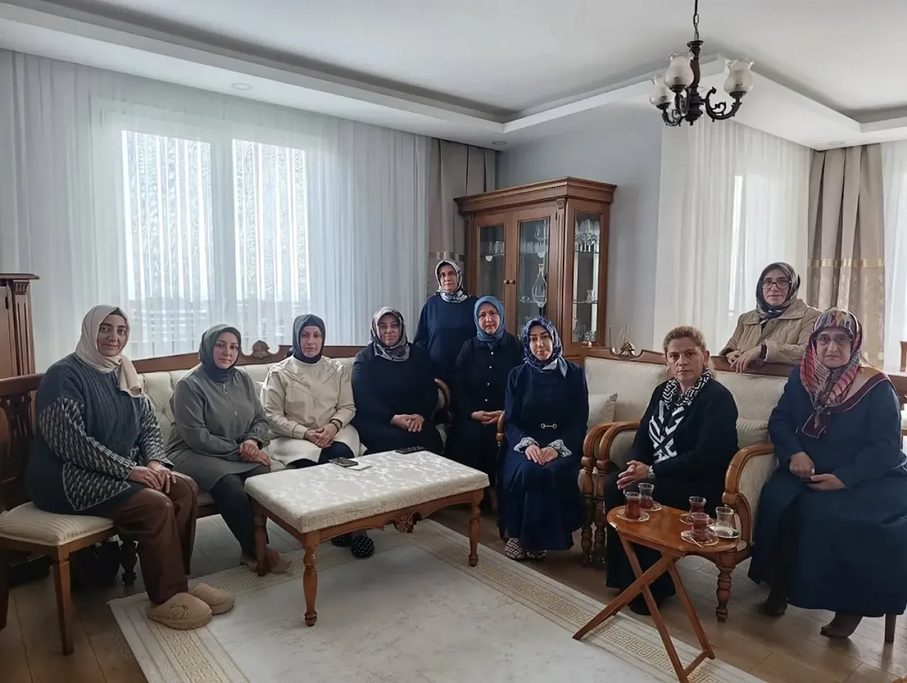 AK Parti Kadın Kolları, Önceki Dönem Başkanı Sedat Atıryakı'ya Taziye Ziyareti Gerçekleştirdi AK Parti Kadın Kolları, Önceki Dönem Başkanı Sedat Atıryakı'ya Taziye Ziyareti Gerçekleştirdi