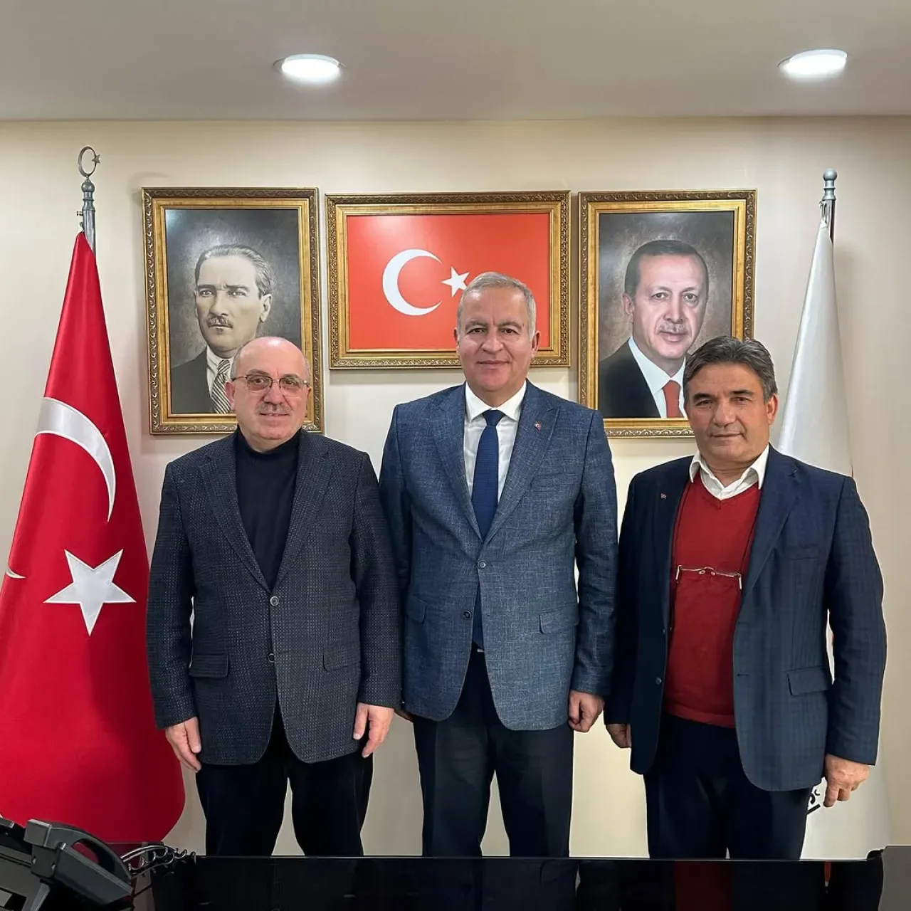 Adalet Partisi ve Medya Temsilcisinden AK Parti Gaziosmanpaşa'ya Ziyaret Adalet Partisi ve Medya Temsilcisinden AK Parti Gaziosmanpaşa'ya Ziyaret